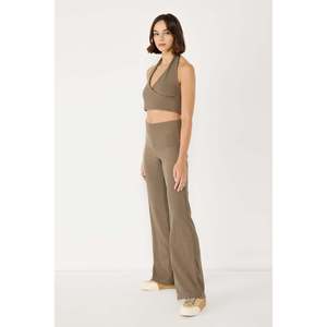 Pantalones Casuales Texturizados de Cintura Alta y Corte Acampanado, 100% Poliéster, Midi - Product Image 3