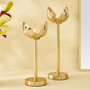 Bougeoir en métal doré parfait pour les espaces confortables inspirés de la campagne Bougeoir en or antique - Product Image 2