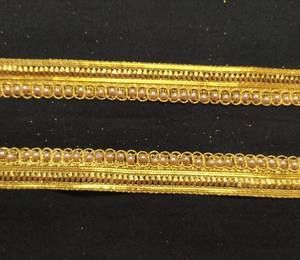 Bordure à franges perlées dorées : dentelle métallique indienne, motif tissé - au mètre, bordure de sari - Product Image 1