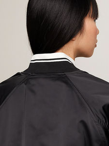 Chaqueta de satén personalizada de alta calidad para mujer, con bloques de color y cremallera, estilo Letterman - Product Image 6