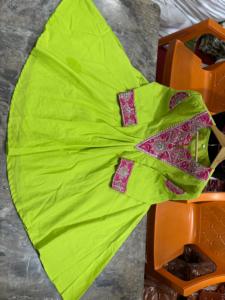 Elegante conjunto de cordón Kurta de algodón para mujer en un solo hermoso color verde claro o rosado con trabajo de bordado para ropa de Festival - Product Image 5
