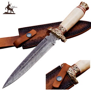 Cuchillo de caza de acero de Damasco personalizable OEM, hecho a mano, hueso de camello y mango de latón, Funda de cuero con patrón trenzado para EDC - Product Image 1