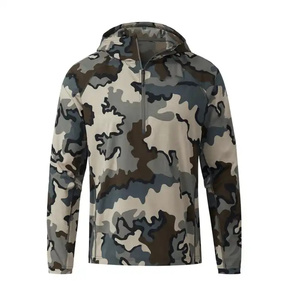 Veste de chasse isolée avec imprimé camouflage durable et matériau imperméable conçu pour le confort et la performance à l'extérieur - Product Image 4