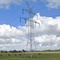 Tour de transmission électrique à double circuit de 132 kV, 40 m, à quatre poteaux en acier cornière, avec protection contre la foudre pour zones rurales.