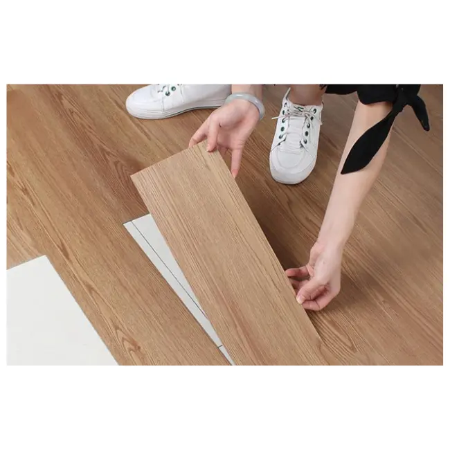 Großhandel PVC Holz Plank Core Holz Textur Vinyl mit hoher Qualität aus Vietnam Fabrik bereit, in loser Schüttung zu exportieren