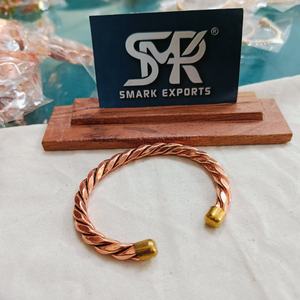 Bracelet en cuivre à motif de corde torsadée, ajustable, manchette ouverte, fait main, finition polie avec embouts en laiton, traditionnel, léger - Product Image 3