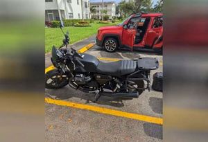 Motocicleta Cruiser M-o-t-o Guzzi V7 III STONE en Venta - Product Image 3