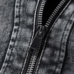 Chaqueta Bomber Vaquera Impermeable Personalizada Unisex de Alto Gramaje con Diseño Vaquero Lavado Elegante y Estampado Integral en la Parte Delantera - Product Image 3