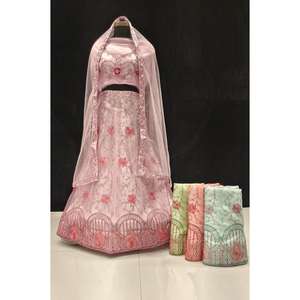 Dernier créateur Velvet Lehenga Choli avec broderie à séquence lourde pour mariage nuptiale disponible chez Indian Suppler - Product Image 4