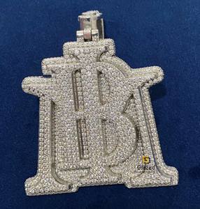 Pendentif Hip Hop Moissanite entièrement glacé avec logo personnalisé en or blanc massif 10 carats à porter à la fête - Product Image 3