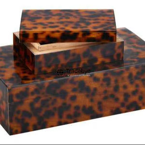 Caja de resina decorativa con incrustaciones, perfecta para regalar joyas y coleccionables de Tradebyd - Product Image 1