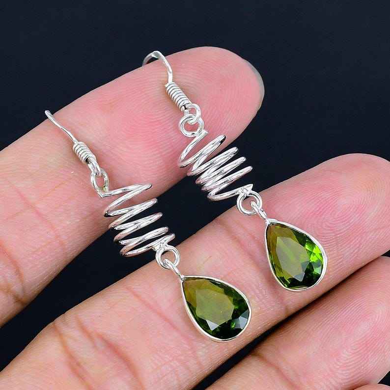 สีเขียว