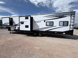 Autocaravana blindada Forest River ROGUE 351A13 del 2021, en buen estado, lista para la venta. - Product Image 6