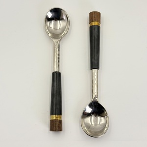 ผู้ผลิตและผู้ส่งออกชุดช้อนส้อมเหล็กดีไซน์ด้ามเรซิ่นแบบกำหนดเอง ชุดตักไอศกรีมโลหะขัดเงาแบบโบราณ - Product Image 2