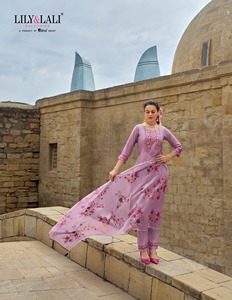 Kurti viscoso de calidad de exportación india de diseño moderno con pantalón y Dupatta con bordado y trabajo manual Compras en línea India - Product Image 4