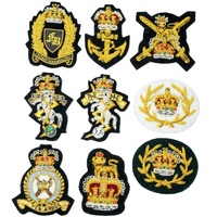 Écusson de blazer brodé à la main avec patchs en fil d'or épingle à nourrice attachement OEM/ODM badges uniformes