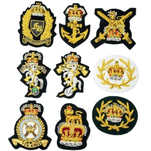 Insignia de Blazer Bordada a Mano con Parches de Alambre de Lingote de Oro Accesorio de Pin de Seguridad Insignias de Uniforme OEM/ODM - Product Image 5