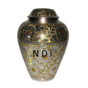 Urnas de cremación de metal de latón macizo hechas a mano con forma personalizada para cenizas de adultos, urnas de cremación de forma personalizada - Product Image 2