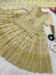 El último diseñador Heavy Chinon Silk Sequence Work Lehenga Suit de Fab Zone - Product Image 4
