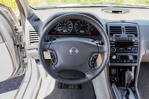 รถนิสสันแม็กซิม่า GLE ปี 2002 สภาพดี ราคาคุ้มค่า พร้อมส่ง - Product Image 2