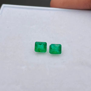 Esmeralda Natural de Zambia, Corte Esmeralda, Par de 1.18 Quilates, Buena Calidad, Lustre, Color Verde Agradable, Pulido Perfecto para Cualquier Joyería - Product Image 1