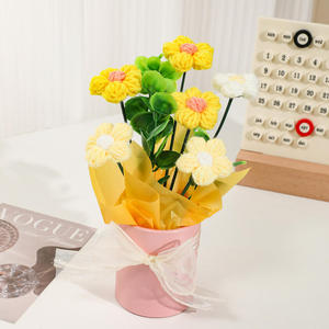 Bouquet de tournesols tricotés en gros pour la Fête des Femmes et la Fête des Mères, idéal pour les événements et cadeaux de Pâques - Product Image 3