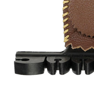Carquois en cuir de vache véritable de qualité supérieure pour arcs de tir à l'arc Accessoires de chasse les plus vendus au Pakistan Plastique inclus - Product Image 4