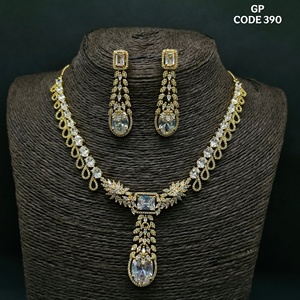 Collier élégant de bijoux AD avec boucles d'oreilles assorties Ensemble de diamants américains étincelants Parfait pour les fêtes de mariage - Product Image 4