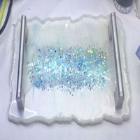 Plato de Resina Hecho a Mano con Esmalte de Color, Logotipo Personalizado, Diseño Artístico Duradero y Lujoso para el Hogar, Eventos, Bodas y Familia