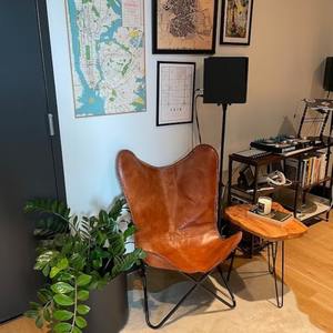 Silla de mariposa de cuero marrón vintage cosida a mano con marco de hierro plegable recubierto de polvo lateral diseño rústico para dormitorio uso al aire libre - Product Image 1