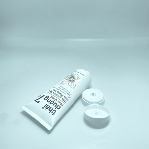 Tubos de PE ABL de gran tamaño de 150 ml y 200 ml para crema o loción corporal con tapas abatibles brillantes y logotipo personalizado con impresión offset. - Product Image 1