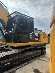 En stock : Excavatrice sur chenilles Caterpillar 330D2L de 30 tonnes, en excellent état, pour travaux de carrière et de terrassement - Product Image 4