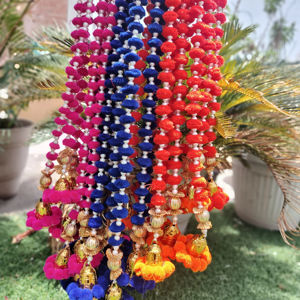 พวงมาลัยทอร์เน4ฟุตแบบดั้งเดิมของอินเดียปอมปอมปอมสีผสมกับกระดิ่งทำด้วยมือสำหรับงานแต่งงานฮาลดี้เมเนียตกแต่งห้องอาบน้ำฝักบัวทารก - Product Image 1