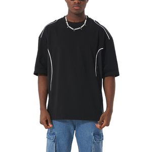 Camiseta de Corte Ajustado con Paneles en Contraste Teñidos con Hilo y Estampado Personalizado - Product Image 3