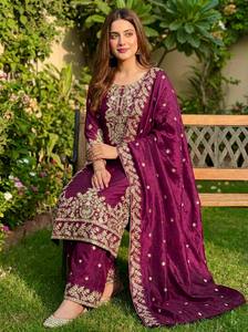 Kurti Plazo et Dupatta en soie GMY, lourdement brodé, de créateur - Product Image 4