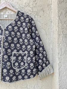 Veste kimono en coton indien matelassé bio, tissu imprimé bloc réversible, veste bleue chaude pour femme - Product Image 5