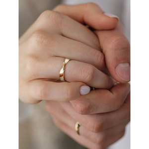 Anillo de moissanita de acero inoxidable en tono de color amarillo con patrón adorable chapado en oro de 18 quilates para regalo de pareja de San Valentín de aniversario - Product Image 3