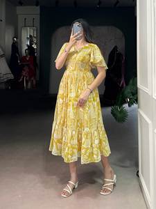 Lancement d'une nouvelle robe moderne de créateur, style occidental, une pièce, en tissu géorgette, imprimé numérique en relief, réversible, décontractée pour femmes, plage - Product Image 3