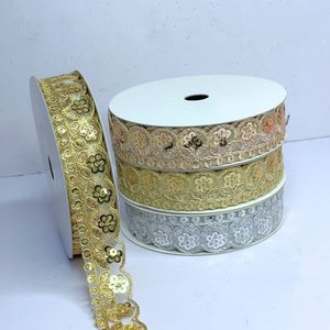 Encajes de Tela Brocada Bordada Floral Premium Hechos a Medida (100% Cachemira) para Vestidos, Saris, Ropa de Novia, Bordes Decorativos - Product Image 3