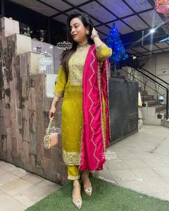Indiase Traditionele Premium Kwaliteit Groene Salwar Kameez Borduurwerksuite Voor Volwassenen Laag Tarief Voor Feestgelegenheden Vervaardigd