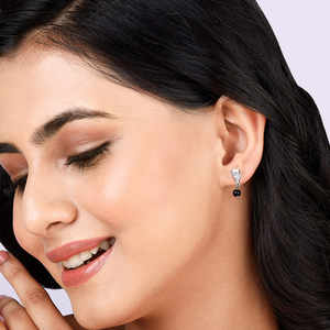 Pendientes de Moda de Circonia Plateada Negra que Ofrecen un Brillo Contemporáneo y Elegante para Uso Diario y Fiestas - Product Image 3