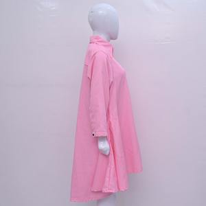 เดรสทรงสูงต่ำสำหรับผู้หญิงชุดเดรสลำลองสีชมพูแบบปักลายยาวสีทึบออกแบบได้ตามต้องการ - Product Image 4