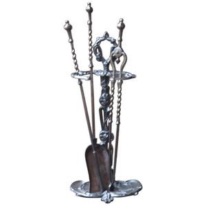 Ensemble complet d'outils de feu en fer avec support assorti et finition résistante à la chaleur conçue pour une utilisation pratique et décorative - Product Image 3