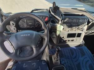 Camion Tracteur Iveco Trakker d'occasion 6x4 avec benne basculante robuste pour le transport de chantier - Product Image 6