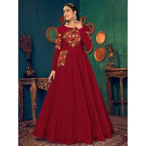 Robe de soirée en georgette rouge cerise et miroir, charmante, pour les occasions festives - Product Image 1