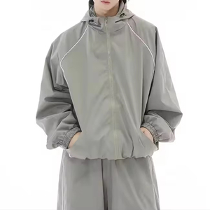 Trajes de sudor de gran tamaño con logotipo personalizado de alta calidad, traje de entrenamiento de nailon liso ligero, chándal cortavientos para hombres - Product Image 5