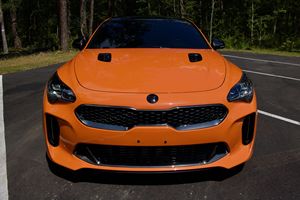 Oferta Única 2021 para Stinger GT Limited Edición Naranja Neón, Sedán V6 Twin Turbo con Tracción en las Cuatro Ruedas, Asientos de Cuero en Venta - Product Image 3