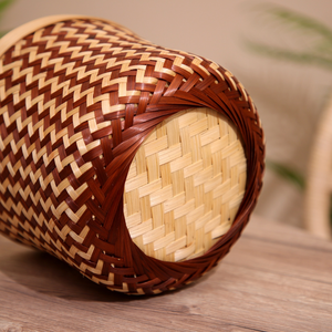 ตะกร้าทรงกลมทำจากไม้ไผ่ทอมือ พร้อมลวดลายตกแต่งและสีธรรมชาติ - Product Image 5