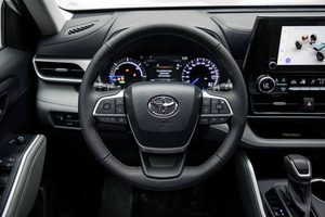 Tout Neuf, Kilométrage Zéro/Km, Prix Abordable, 2025 Platinum White Pearl TY - Highlander GLE 2.5L HEV FWD SUV Hybride de Luxe - Product Image 2