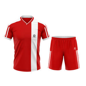 Nouveau design best-seller Vêtements de sport personnalisés Ensembles de football rouge et blanc Uniforme de football à sublimation en polyester au design personnalisé - Product Image 5